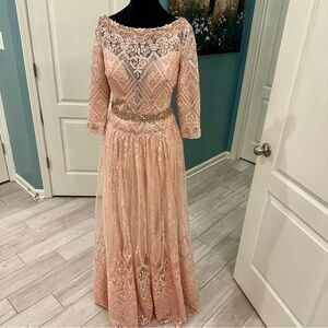 NWT SAMPLE Mac Duggal Rose Beaded Floral Long Sleeve Illusion Lace Gown sz 4